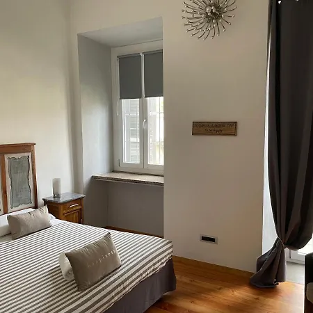 La Reggia Di Famiglia בית הארחה 4*